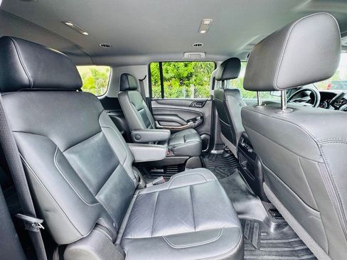 Used 2020 Chevrolet Suburban LT RWD image 15