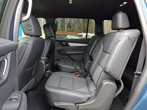 Used 2025 Buick Enclave Preferred image 10