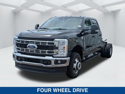 New 2026 Ford F350 XL w/ XL Chrome Package AWD/4WD image 9