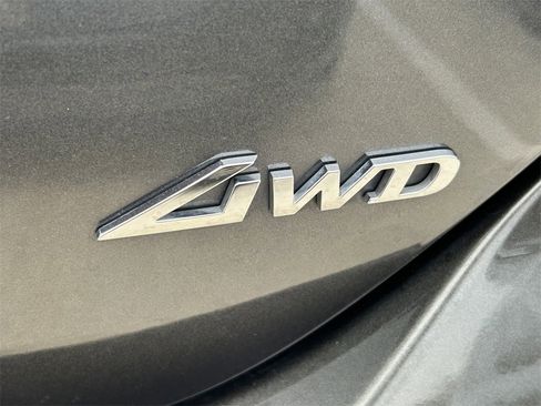 Used 2025 Genesis G70 2.5T image 13