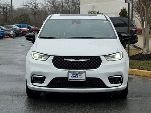 Used 2026 Chrysler Pacifica Select image 4