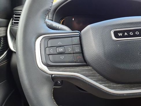 Used 2023 Jeep Wagoneer L Series II image 16