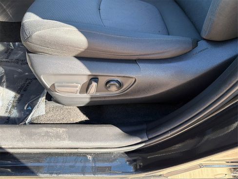 Used 2021 Toyota RAV4 XLE image 19