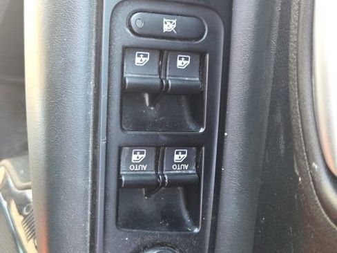 Used 2020 Jeep Renegade Altitude w/ UConnect 8.4 Nav Group FWD image 19