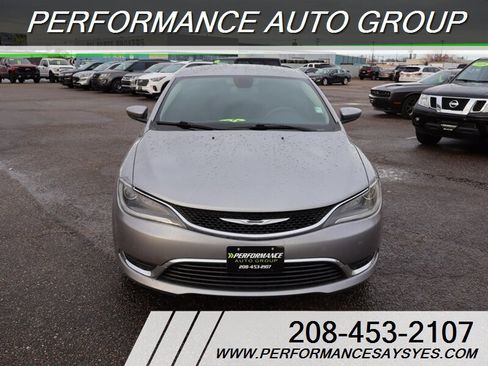 Used 2015 Chrysler 200 Limited image 2
