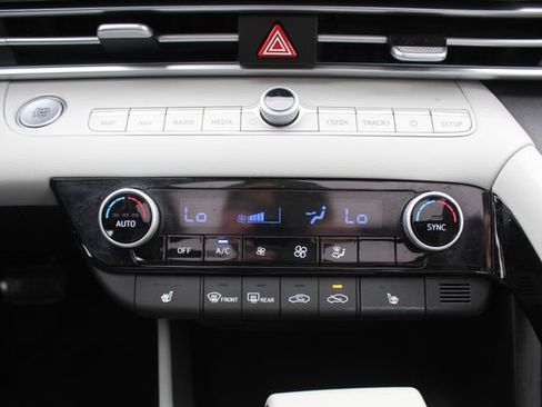 Used 2024 Hyundai Elantra Limited FWD image 27
