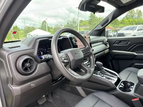 Used 2024 Chevrolet Colorado Trail Boss AWD/4WD image 18