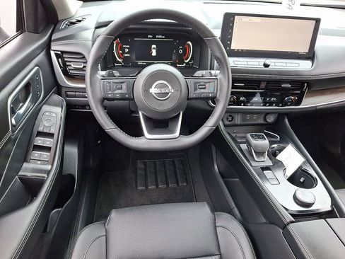 Used 2024 Nissan Rogue Platinum image 11