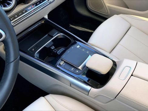 Certified 2022 Mercedes-Benz GLB 250 image 17