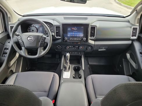 Used 2023 Nissan Frontier SV w/ SV Convenience Package image 10