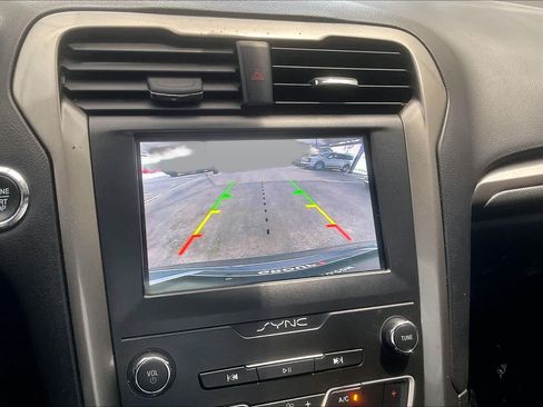 Used 2020 Ford Fusion SE FWD image 29