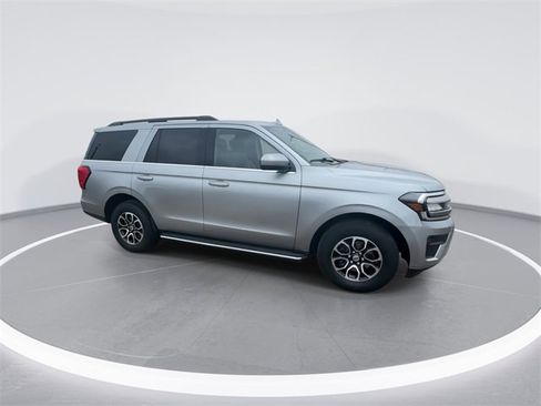 Used 2023 Ford Expedition XLT image 13