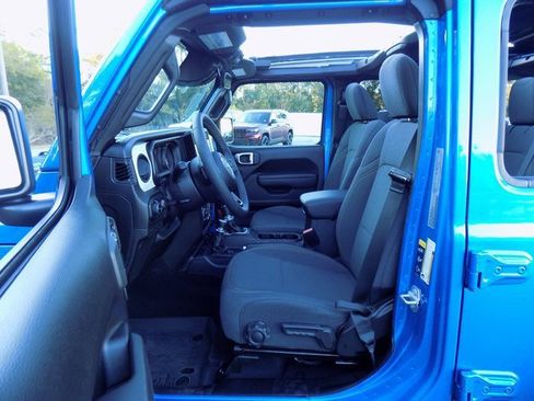 Certified 2025 Jeep Wrangler Sport S image 24