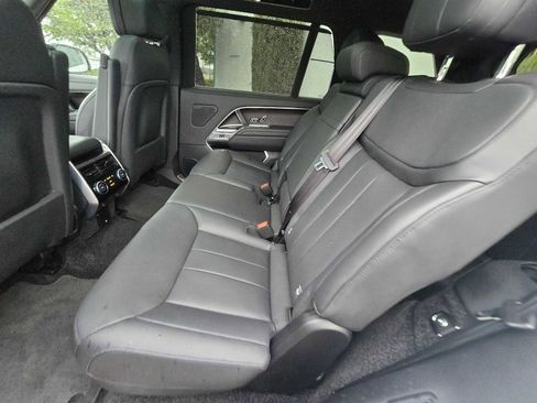 Used 2024 Land Rover Range Rover Long Wheelbase SE image 22