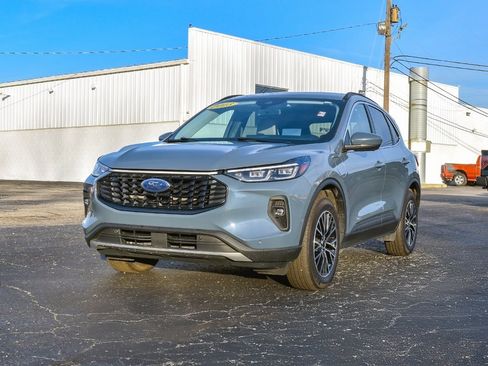 Used 2023 Ford Escape SE w/ PHEV Premium Package image 8