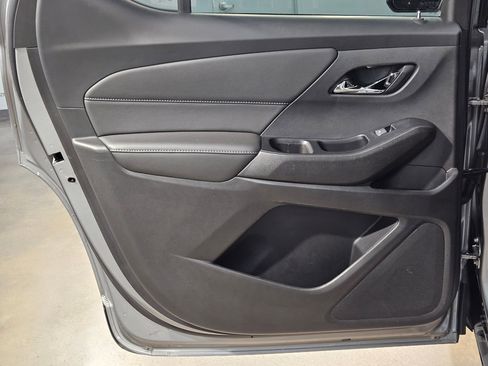 Used 2023 Chevrolet Traverse LT FWD image 33