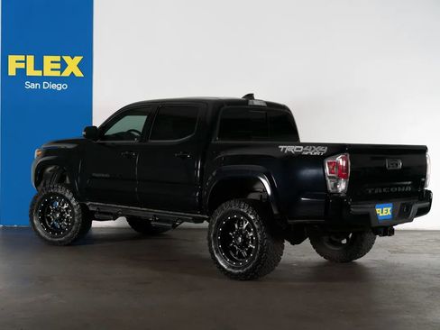 Used 2020 Toyota Tacoma TRD Sport w/ Technology Package AWD/4WD image 3