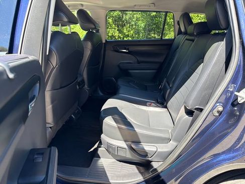 Used 2020 Toyota Highlander XLE AWD/4WD image 15