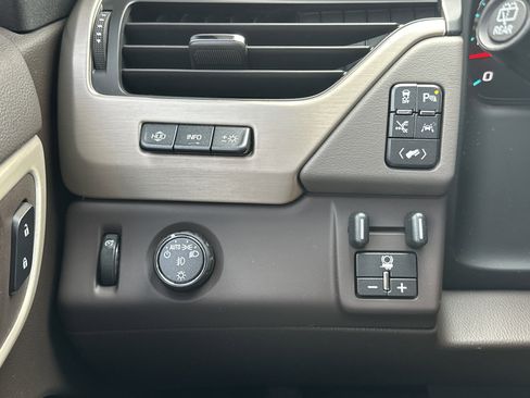 Used 2018 GMC Yukon XL Denali w/ Denali Ultimate Package image 30