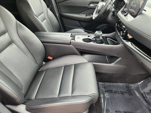 Used 2025 Nissan Rogue SL w/ Tech Package FWD image 20