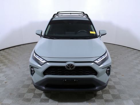 Used 2022 Toyota RAV4 XLE Premium image 4