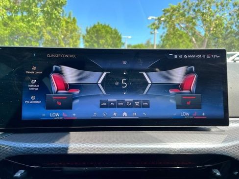 Used 2025 BMW 330i Sedan w/ M Sport Package RWD image 13