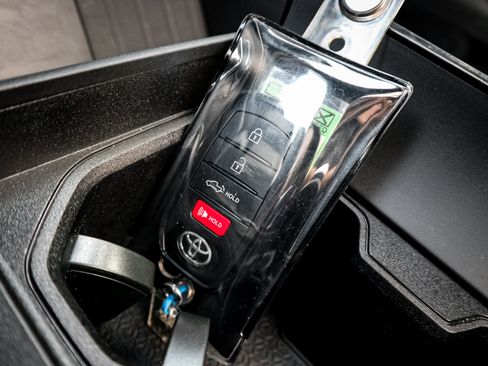 Used 2026 Toyota Tundra Platinum AWD/4WD image 36