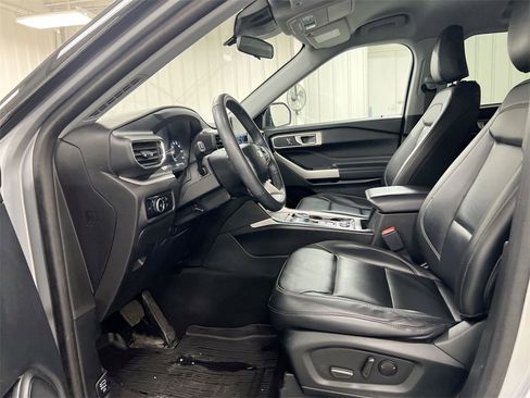 Used 2023 Ford Explorer XLT w/ Equipment Group 202A image 18