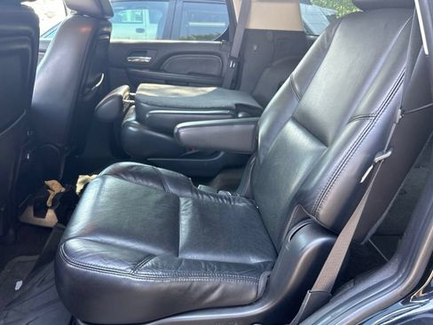 Used 2007 Cadillac Escalade AWD w/ Information Package image 23