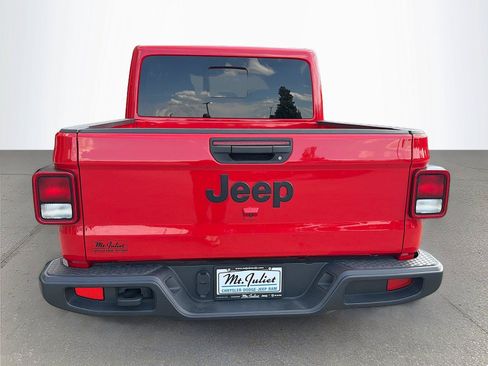 Used 2025 Jeep Gladiator Sport AWD/4WD image 5
