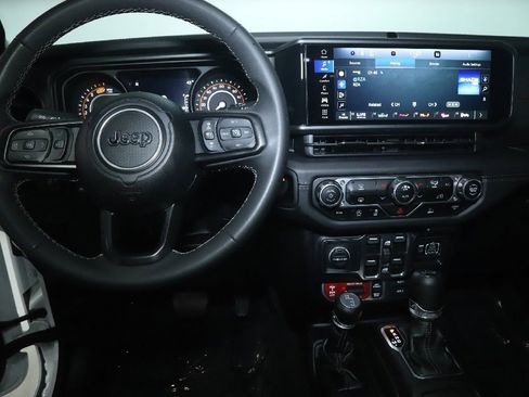 Used 2025 Jeep Wrangler Unlimited Rubicon AWD/4WD image 28