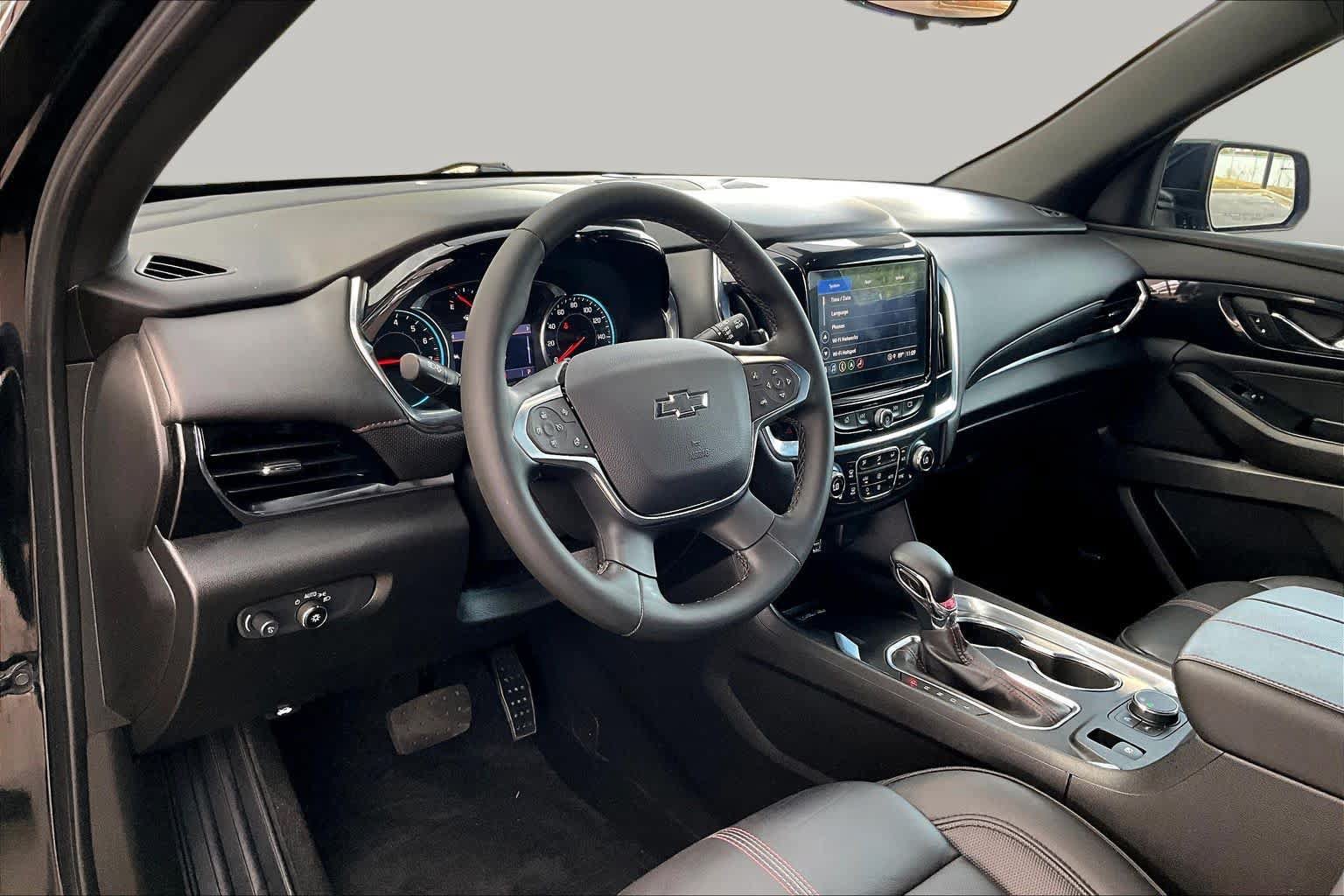 Used 2023 Chevrolet Traverse RS FWD image 17