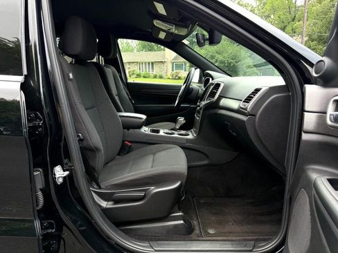 Used 2018 Jeep Grand Cherokee Laredo image 11