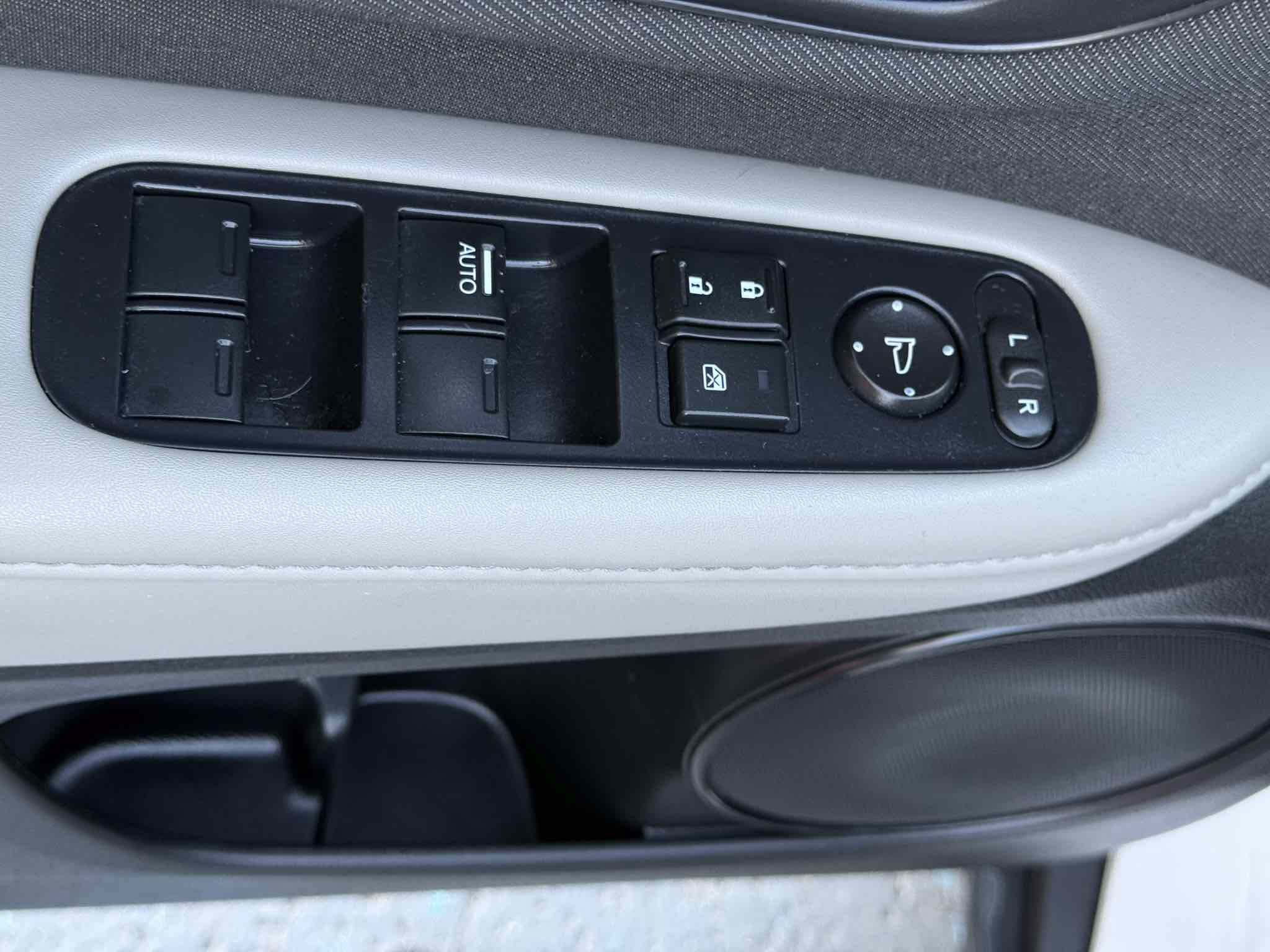 Used 2020 Honda HR-V LX image 89