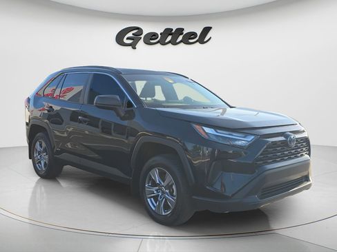 Used 2023 Toyota RAV4 LE AWD/4WD image 2