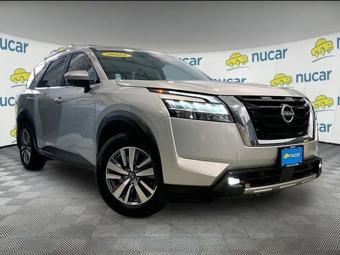 Used 2022 Nissan Pathfinder SL image 1