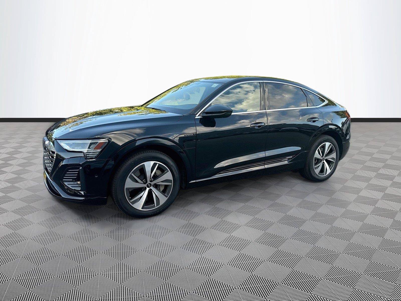 Used 2024 Audi Q8 e-tron Prestige AWD/4WD image 3