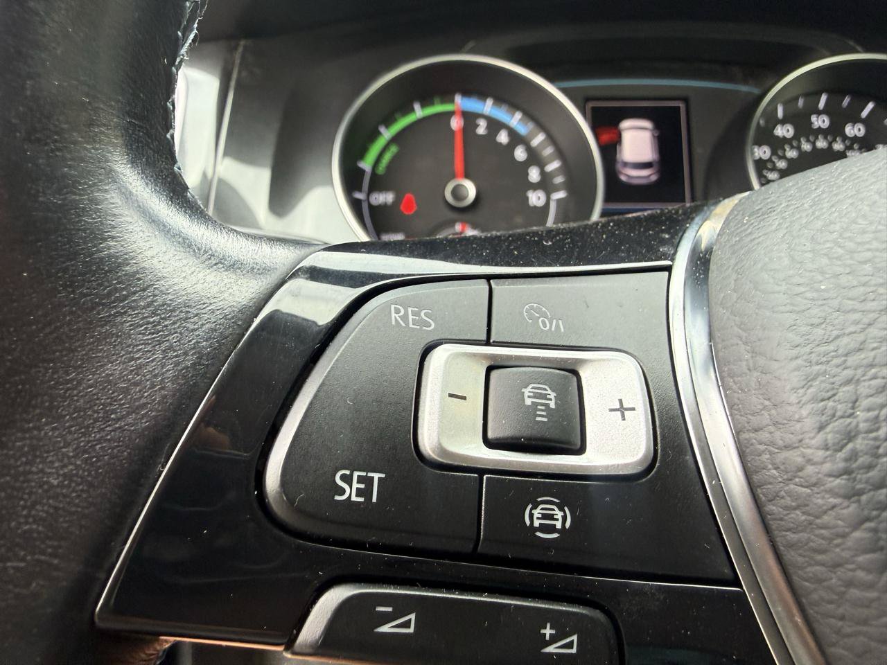 Used 2019 Volkswagen e-Golf SE w/ Driver Assistance Package FWD image 24