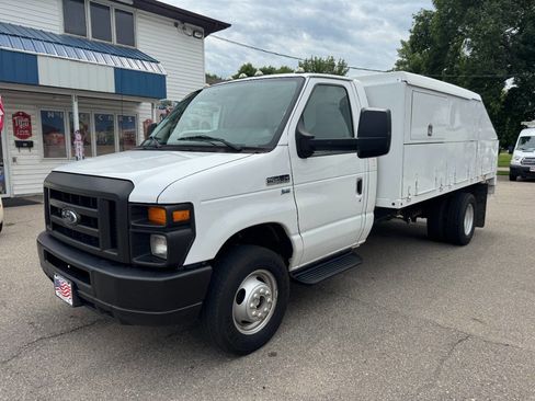 Used 2012 Ford E-450 and Econoline 450 Super Duty image 2