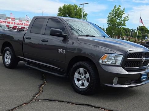 Used 2018 RAM 1500 Express RWD image 2