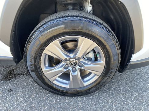 Used 2025 Toyota RAV4 XLE AWD/4WD image 17
