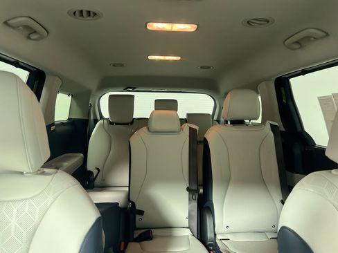 New 2026 Kia Carnival EX image 33