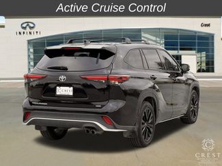 Used 2024 Toyota Highlander XSE video 3