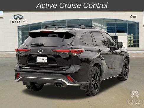 Used 2024 Toyota Highlander XSE image 3