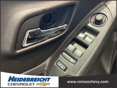 Used 2021 Chevrolet Trax LT w/ LT Convenience Package AWD/4WD image 11