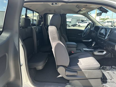 Used 2025 Nissan Frontier SV w/ SV Convenience Package RWD image 26