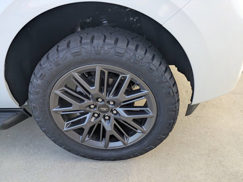 New 2026 Ford Expedition Platinum w/ Stealth Appearance Package AWD/4WD image 10