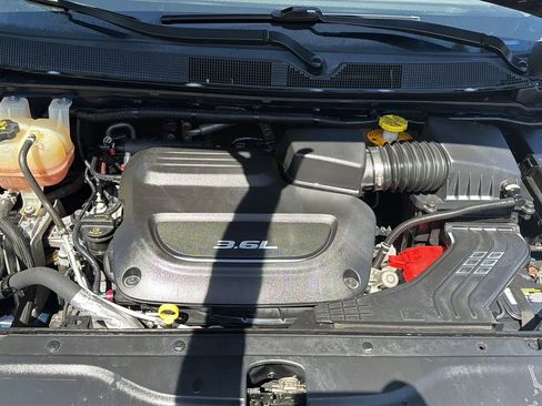 Used 2017 Chrysler Pacifica Touring-L image 15