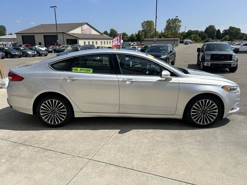 Used 2017 Ford Fusion SE w/ Fusion SE Technology Package AWD/4WD image 4