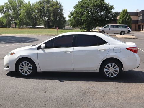 Used 2018 Toyota Corolla LE FWD image 9